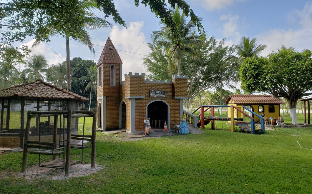 Hotel Fazenda Guimarães | Bus + Day Use + Café/Almoço/Lanche