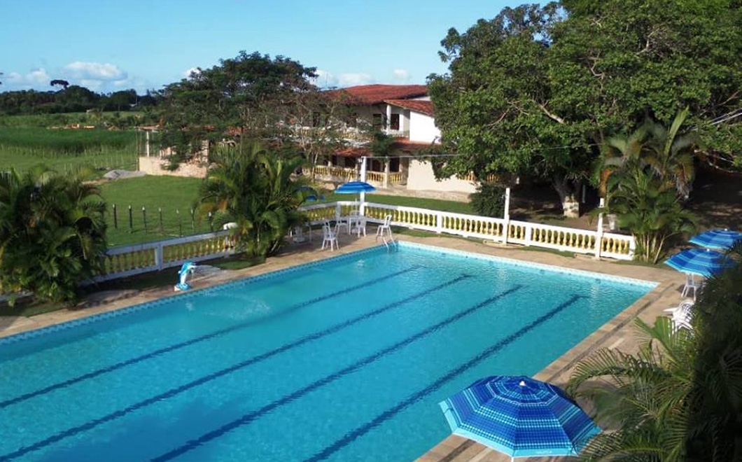 Hotel Fazenda Guimarães | Bus + Day Use + Café/Almoço/Lanche